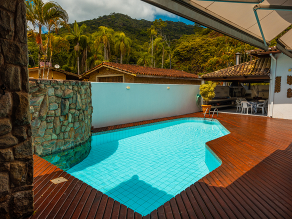 Casa de Condomínio para Venda com 7 quartos, em Praia Dura com 700m²
