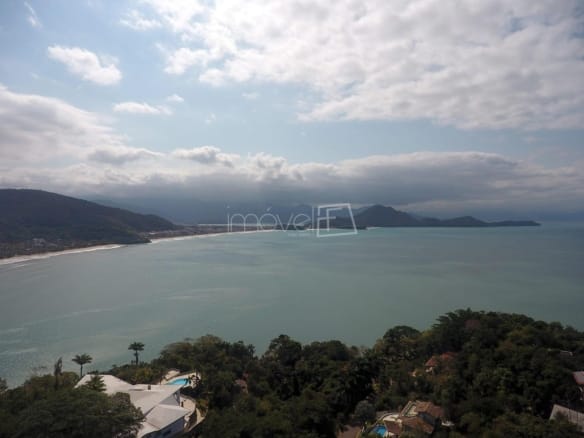 Casa de Condomínio para Venda com 4 suítes, em Ponta das Toninhas com 600m²