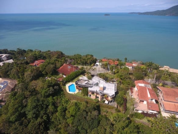 Casa de Condomínio para Venda com 4 suítes, em Ponta das Toninhas com 600m²