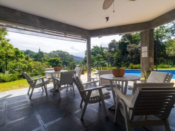 Casa de Condomínio para Venda com 4 suítes, em Ponta das Toninhas com 600m²