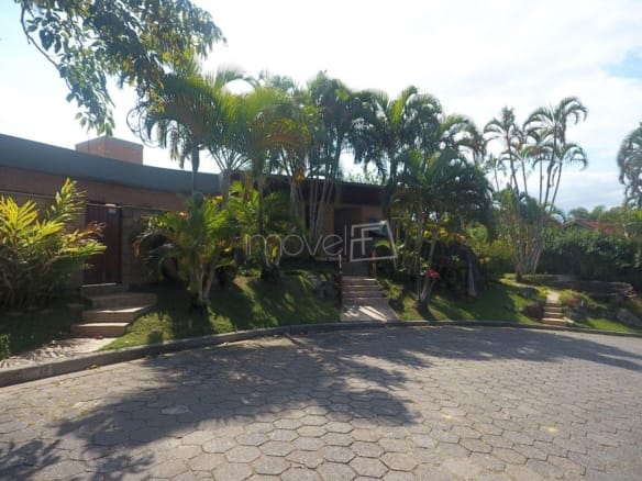 Casa de Condomínio para Venda com 4 suítes, em Ponta das Toninhas com 600m²