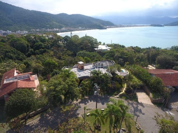 Casa de Condomínio para Venda com 4 suítes, em Ponta das Toninhas com 600m²