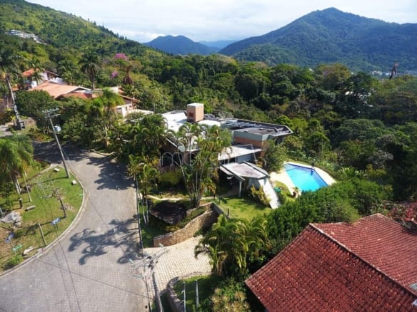 Casa de Condomínio para Venda com 4 suítes, em Ponta das Toninhas com 600m²