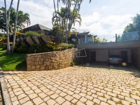 Casa de Condomínio para Venda com 4 suítes, em Ponta das Toninhas com 600m²