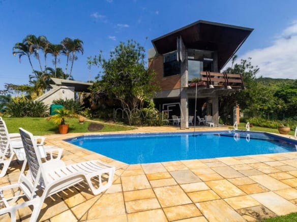 Casa de Condomínio para Venda com 4 suítes, em Ponta das Toninhas com 600m²