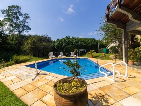 Casa de Condomínio para Venda com 4 suítes, em Ponta das Toninhas com 600m²