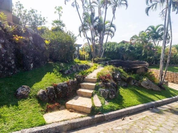 Casa de Condomínio para Venda com 4 suítes, em Ponta das Toninhas com 600m²