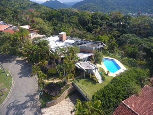 Casa de Condomínio para Venda com 4 suítes, em Ponta das Toninhas com 600m²