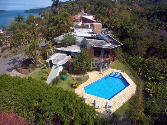 Casa de Condomínio para Venda com 4 suítes, em Ponta das Toninhas com 600m²