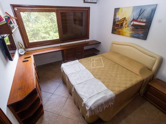Casa de Condomínio para Venda com 4 suítes, em Ponta das Toninhas com 600m²