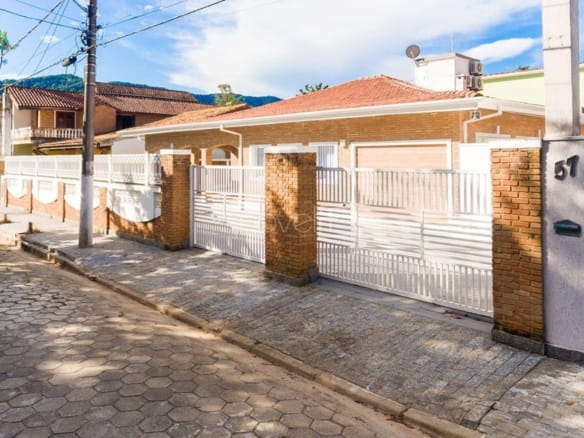 Casa para Venda e locação com 4 quartos na Praia da Tabatinga