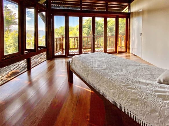 Casa de Condomínio para Venda com 7 quartos, em Ponta da Sela com 458m²