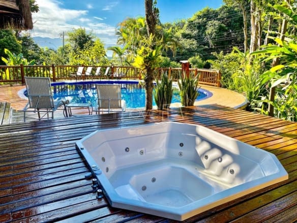 Casa de Condomínio para Venda com 7 quartos, em Ponta da Sela com 458m²