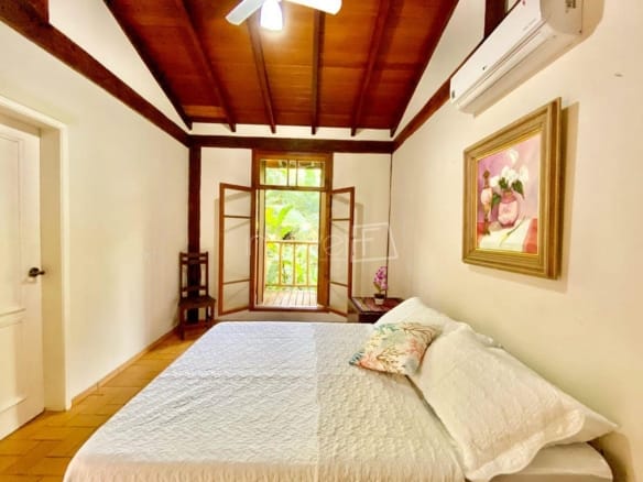 Casa de Condomínio para Venda com 7 quartos, em Ponta da Sela com 458m²