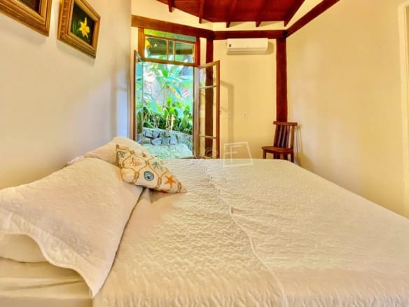 Casa de Condomínio para Venda com 7 quartos, em Ponta da Sela com 458m²