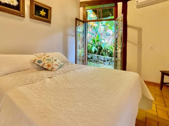 Casa de Condomínio para Venda com 7 quartos, em Ponta da Sela com 458m²