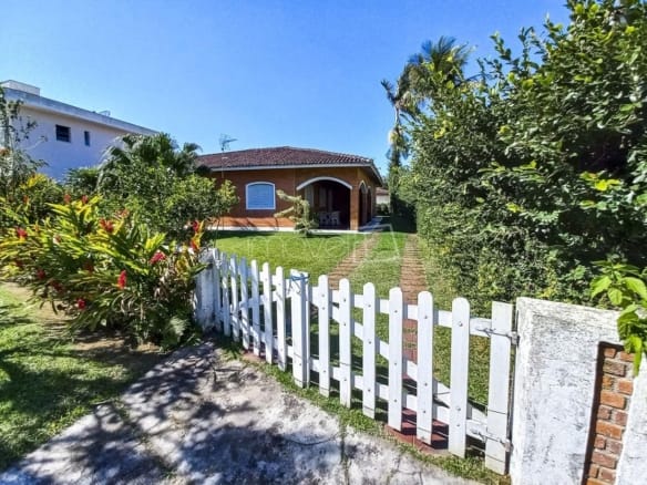 Casa de Condomínio para Venda com 3 quartos, na Praia da Cocanha com 180m²