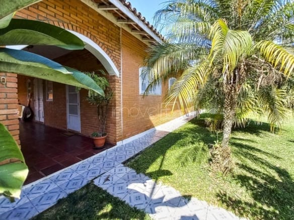 Casa de Condomínio para Venda com 3 quartos, na Praia da Cocanha com 180m²