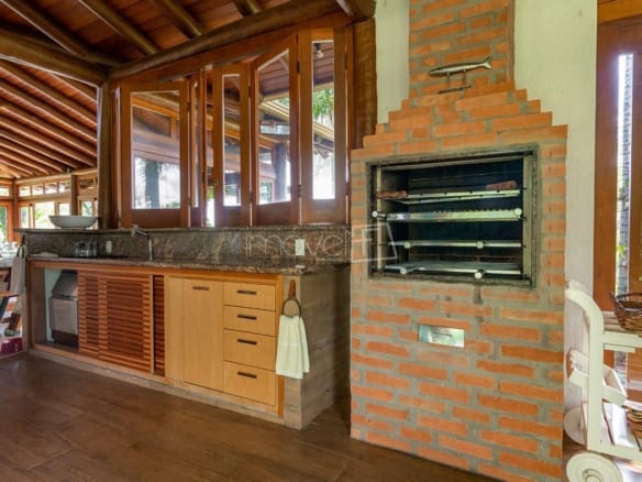 Sítio para Venda com 10 quartos, em Delfinópolis com 1400m²