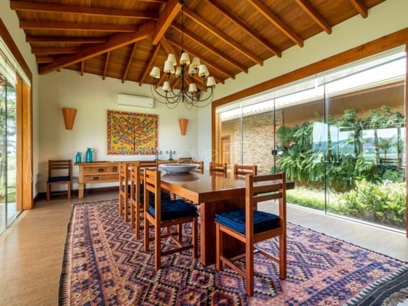 Sítio para Venda com 10 quartos, em Delfinópolis com 1400m²