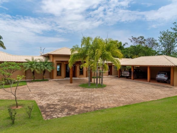 Sítio para Venda com 10 quartos, em Delfinópolis com 1400m²