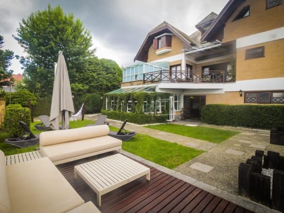 Casa para Venda com 5 quartos, em Campos do Jordão com 587m²