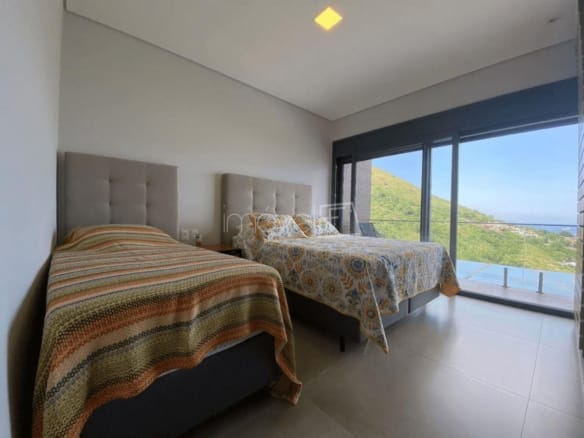 Casa de Condomínio para Venda com 4 quartos, em Ilhabela com 300m²