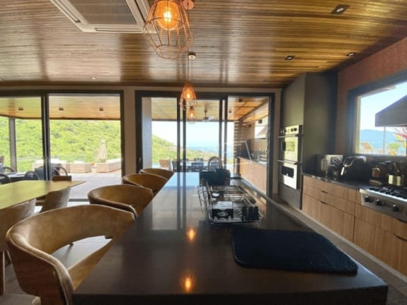 Casa de Condomínio para Venda com 4 quartos, em Ilhabela com 300m²