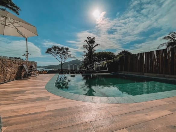 Casa de Condomínio para Venda com 4 quartos, em Itaguá com 400m²