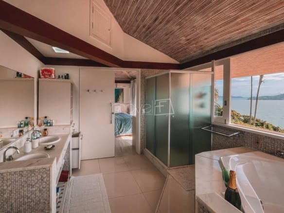 Casa de Condomínio para Venda com 4 quartos, em Itaguá com 400m²