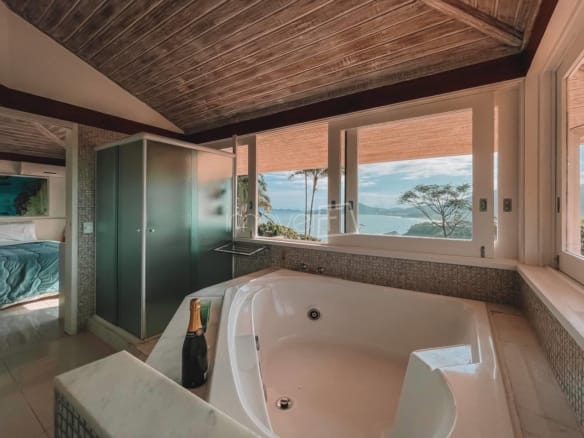 Casa de Condomínio para Venda com 4 quartos, em Itaguá com 400m²