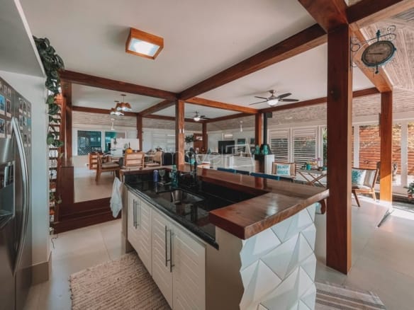 Casa de Condomínio para Venda com 4 quartos, em Itaguá com 400m²