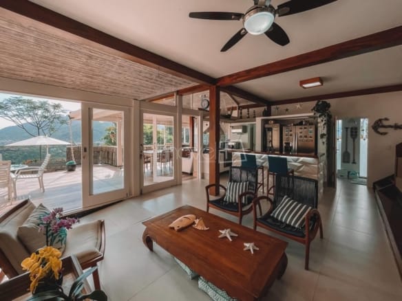 Casa de Condomínio para Venda com 4 quartos, em Itaguá com 400m²