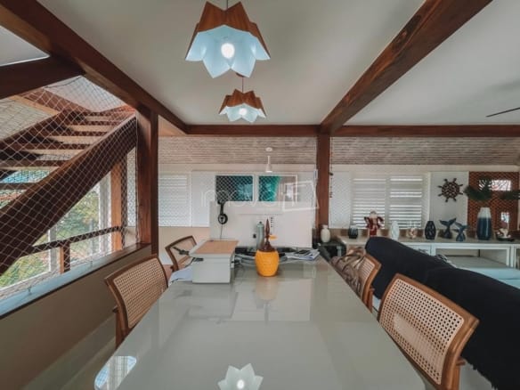 Casa de Condomínio para Venda com 4 quartos, em Itaguá com 400m²