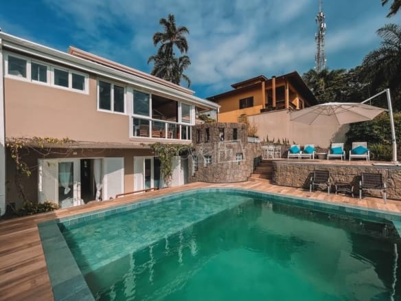 Casa de Condomínio para Venda com 4 quartos, em Itaguá com 400m²