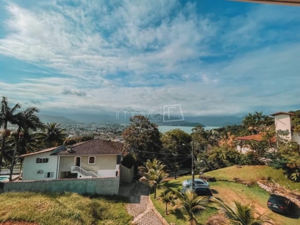 Casa de Condomínio para Venda com 4 quartos, em Itaguá com 400m²