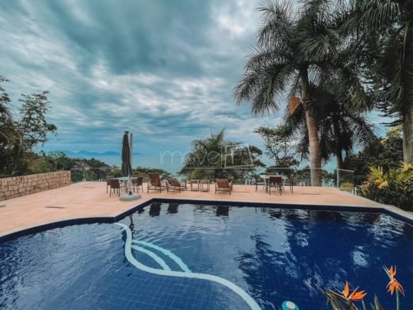 Casa de Condomínio para Venda com 6 quartos, em Ponta das Toninhas com 500m²