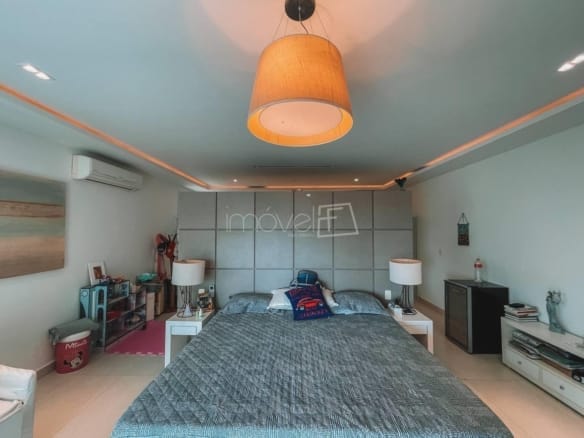 Casa de Condomínio para Venda com 6 quartos, em Ponta das Toninhas com 500m²
