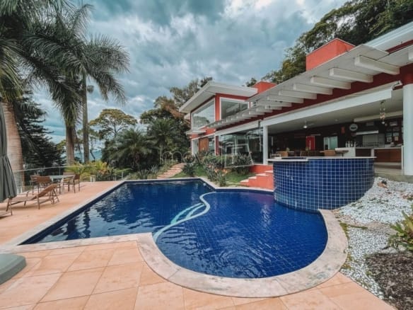 Casa de Condomínio para Venda com 6 quartos, em Ponta das Toninhas com 500m²