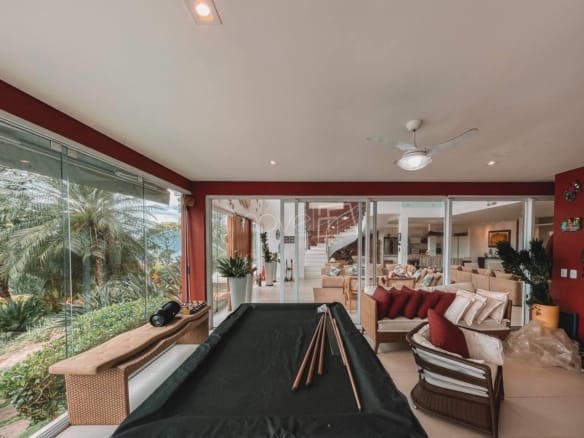 Casa de Condomínio para Venda com 6 quartos, em Ponta das Toninhas com 500m²