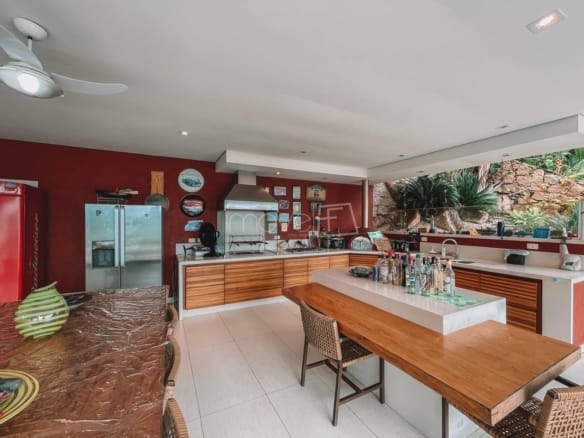 Casa de Condomínio para Venda com 6 quartos, em Ponta das Toninhas com 500m²