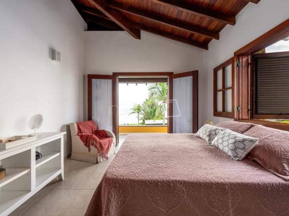 Casa para Venda com 5 quartos, em MARESIAS com 507m²