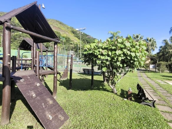 Casa de Condomínio para Venda com 6 quartos, em Camburi com 230m²