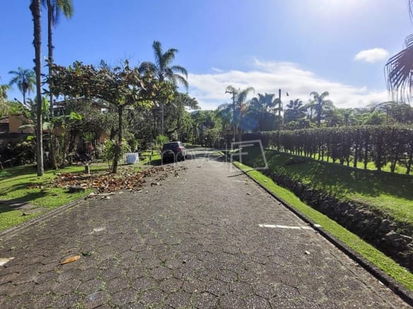 Casa de Condomínio para Venda com 6 quartos, em Camburi com 230m²