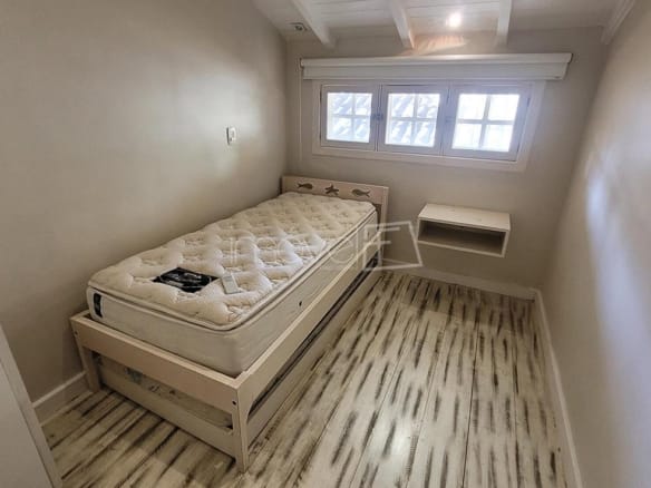 Casa de Condomínio para Venda com 6 quartos, em Camburi com 230m²