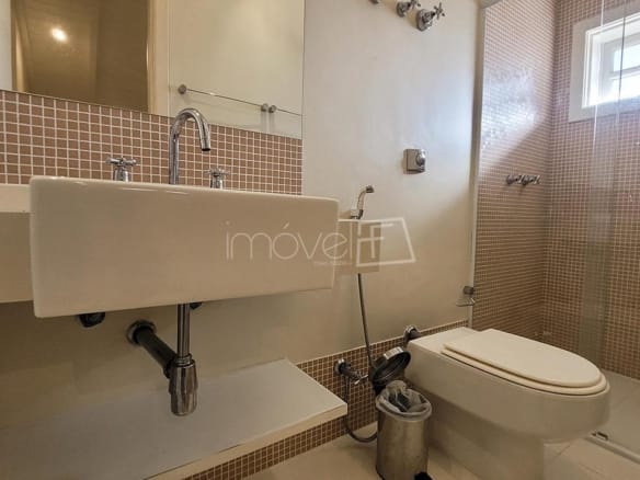 Casa de Condomínio para Venda com 6 quartos, em Camburi com 230m²