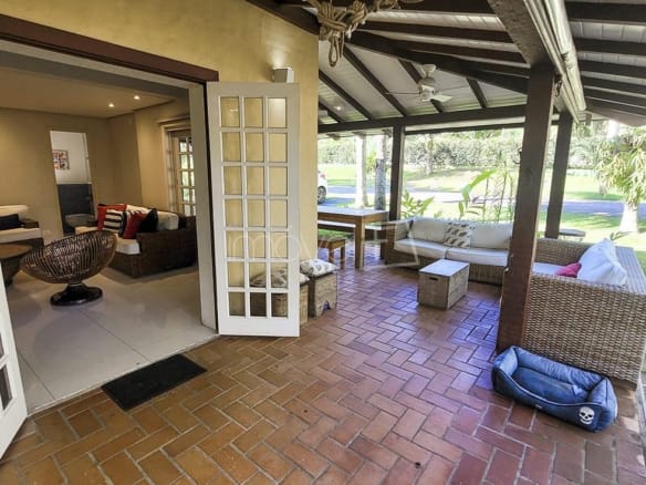 Casa de Condomínio para Venda com 6 quartos, em Camburi com 230m²