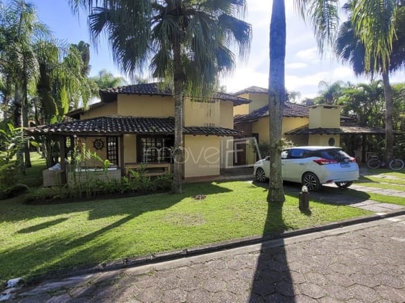 Casa de Condomínio para Venda com 6 quartos, em Camburi com 230m²