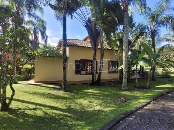 Casa de Condomínio para Venda com 6 quartos, em Camburi com 230m²