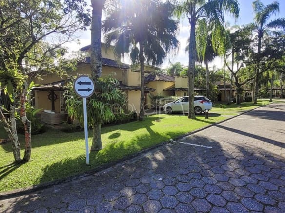 Casa de Condomínio para Venda com 6 quartos, em Camburi com 230m²